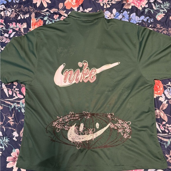 Nike Green Casual Button Down Shirt with Embroidered Design - Picture 4 of 9